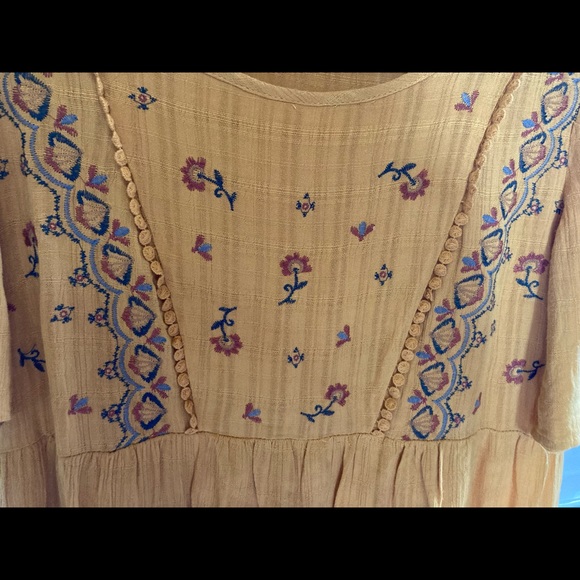 Mustard blouse. - Picture 6 of 6